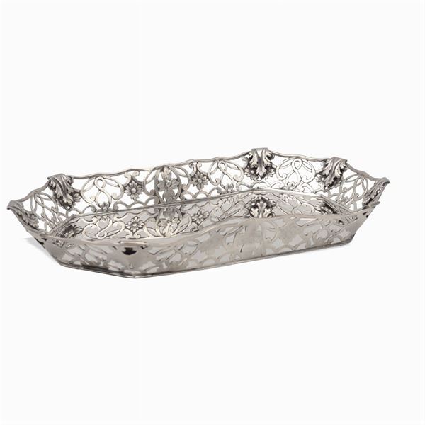 Octagonal silver centerpiece  (Italy, 20th century)  - Auction FINE SILVER AND THE ART OF THE TABLE - Colasanti Casa d'Aste