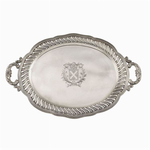 Grande vassoio in argento a due manici  (Torino, inizio XIX Sec.)  - Asta ARGENTI E L'ARTE DELLA TAVOLA - Colasanti Casa d'Aste