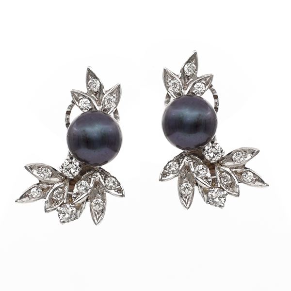 18kt white gold lobe earrings with two Tahiti pearls