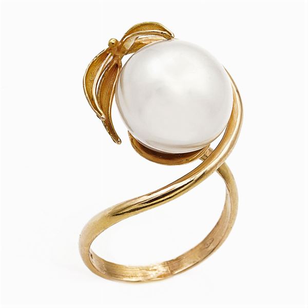 18kt rose gold and Australian pearl ring