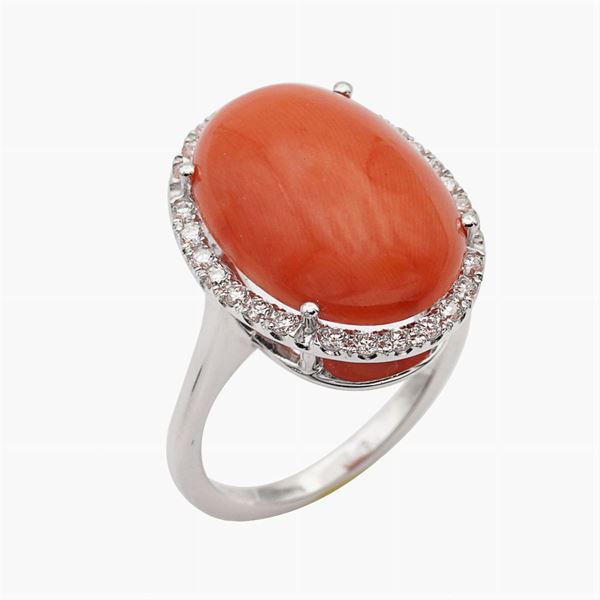 185kt white gold ring with oval coral  - Auction TIMED AUCTION  JEWELS AND WATCHES - Colasanti Casa d'Aste