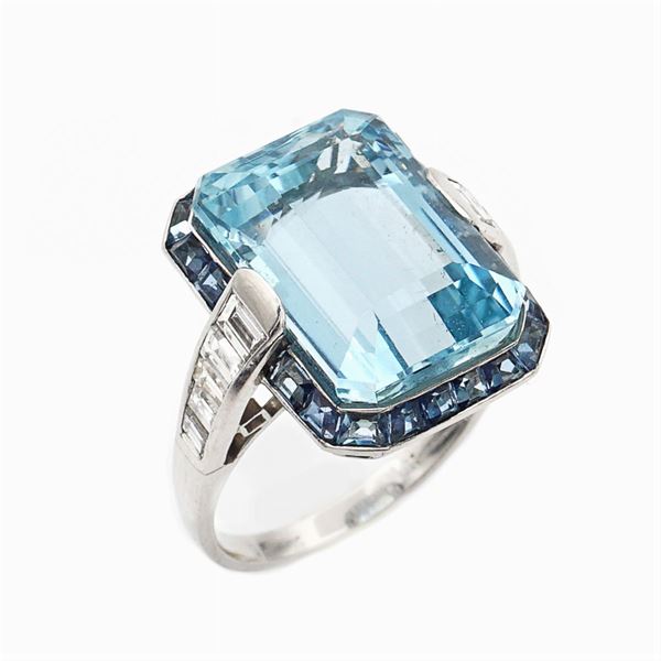 Anello in platino con acquamarina
