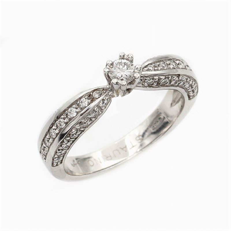Anello Solitario in Oro Bianco 18kt con un Diamante