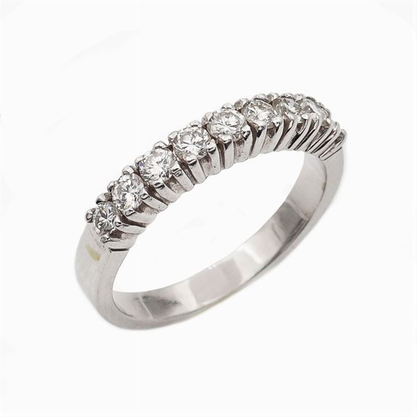 18kt white gold and 9 diamonds riviere ring