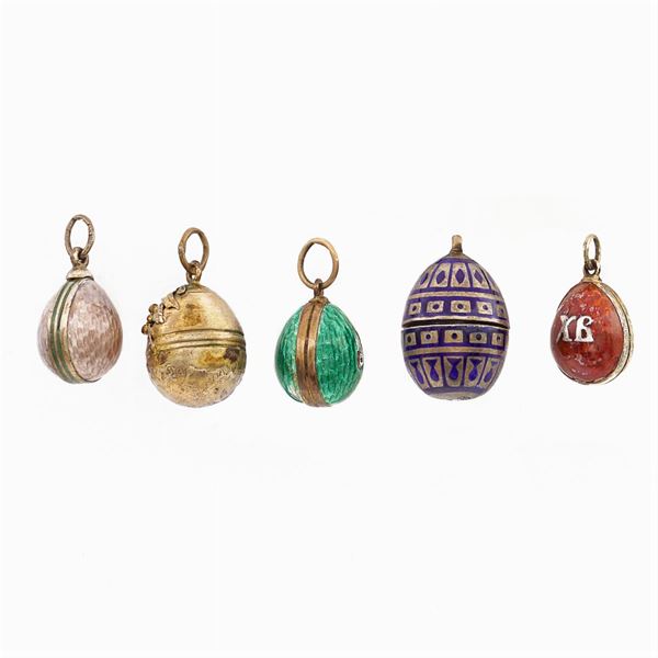 Five silver and vermeil pendants  (earky 20th century)  - Auction TIMED AUCTION  JEWELS AND WATCHES - Colasanti Casa d'Aste