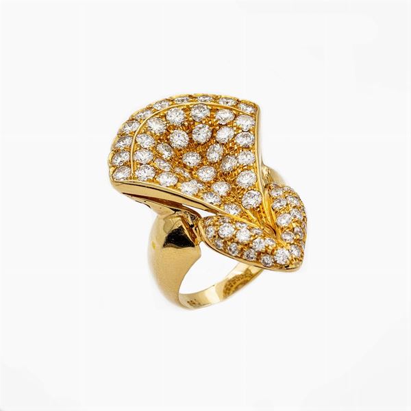 Anello in oro giallo 18kt e diamanti