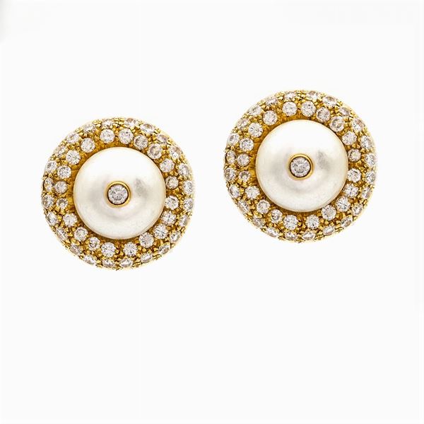 18kt yellow gold and diamond lobe earrings