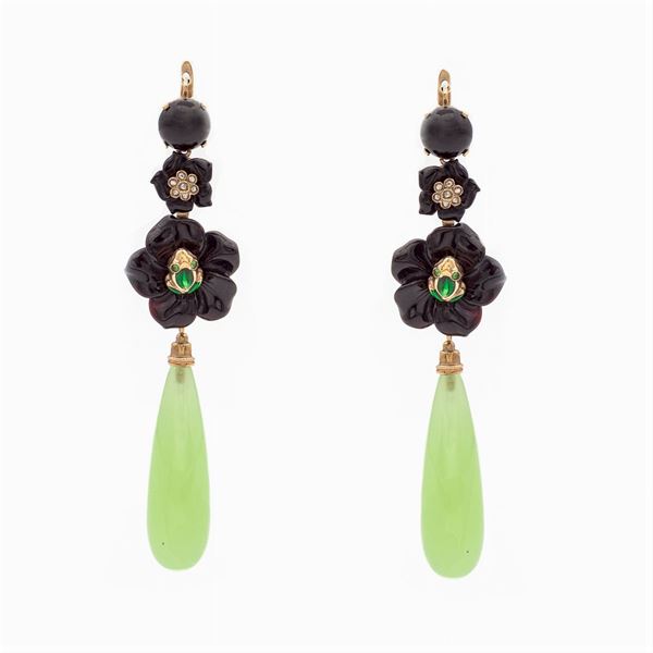 9kt rose gold, black onyx and chrysoprase pendant earrings