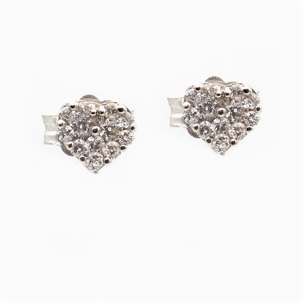 Orecchini cuori a lobo in oro bianco 18kt e diamanti
