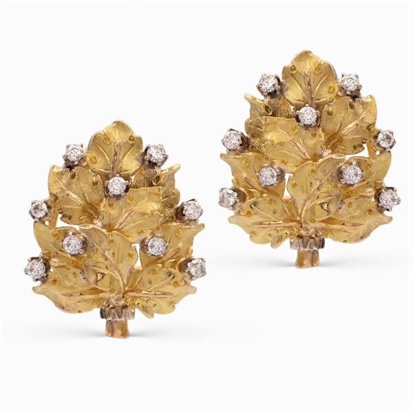Orecchini a lobo in oro a due colori 18kt e diamanti