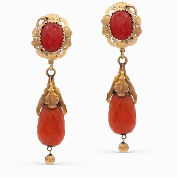 Orecchini borbonici pendenti in oro giallo 12kt e corallo rosso