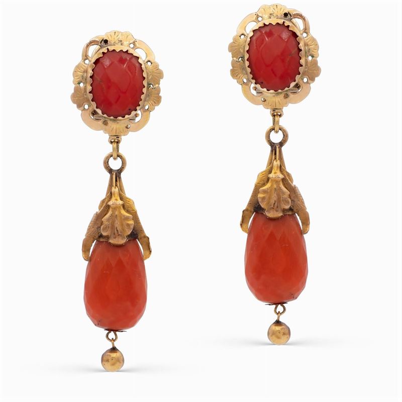 Orecchini Borbonici Pendenti in Oro Giallo 12kt e Corallo Rosso