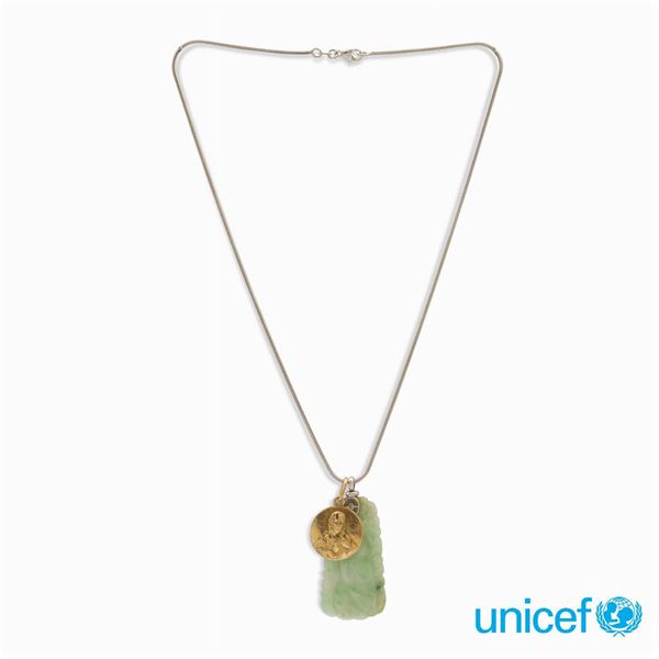 &#9830;Pendente in giada scolpita