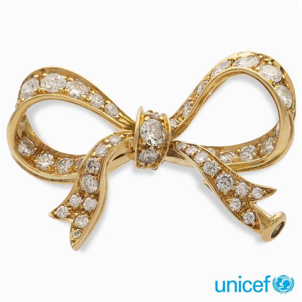 &#9830;Petochi, spilla fiocco in oro giallo 18kt e diamanti