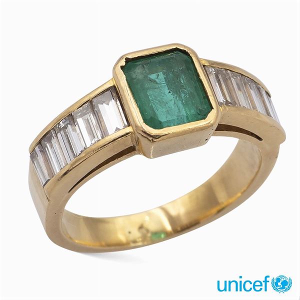 &#9830;Anello in oro giallo 18kt con smeraldo