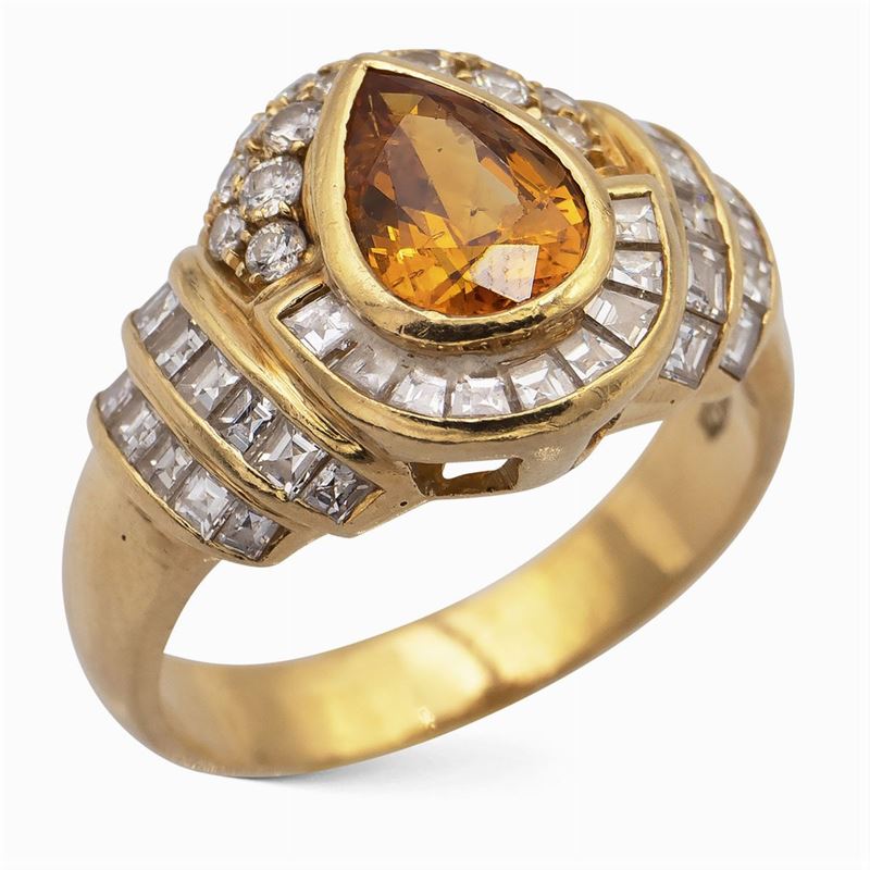 Anello in Oro Giallo 18kt con Quarzo Citrino e Diamanti