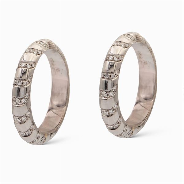 Orecchini cerchi in oro bianco 18kt e diamanti