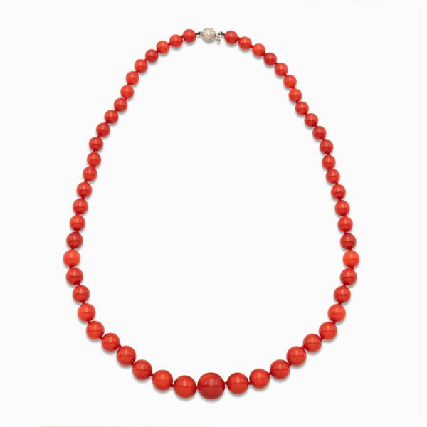 Collana ad un filo di corallo rosso