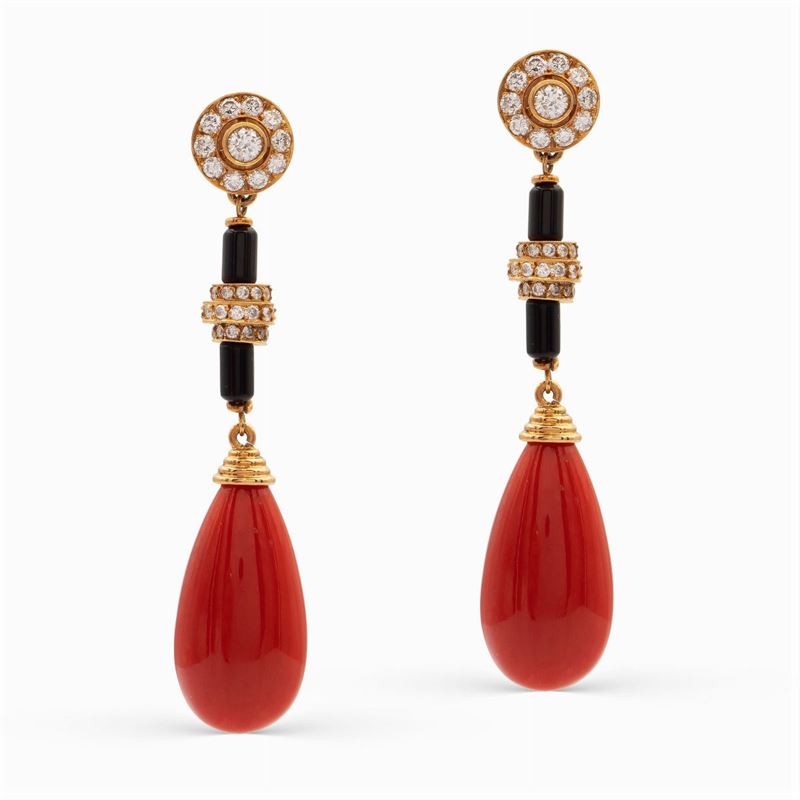 Orecchini Pendenti in Oro Giallo 18kt Corallo Rosso e Onice Nero