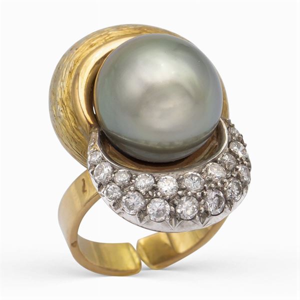 18kt yellow and white gold with Tahiti pearl and diamond ring