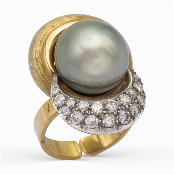 Anello in oro giallo e bianco 18kt con perla Tahiti e diamanti