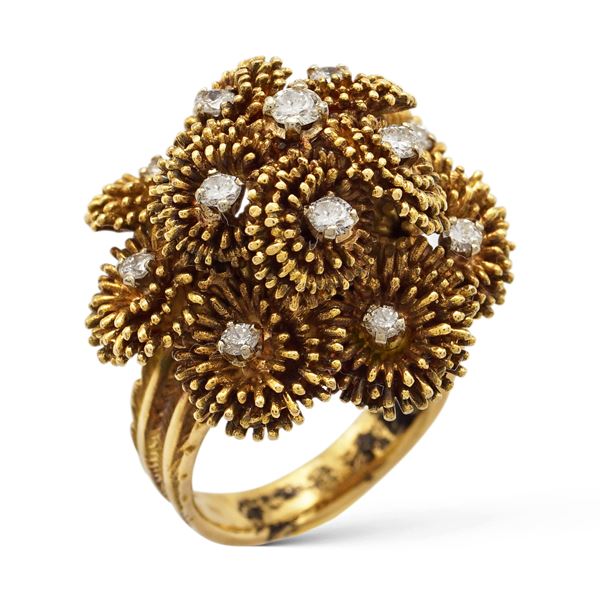 18kt yellow gold and diamonds floral pattern ring