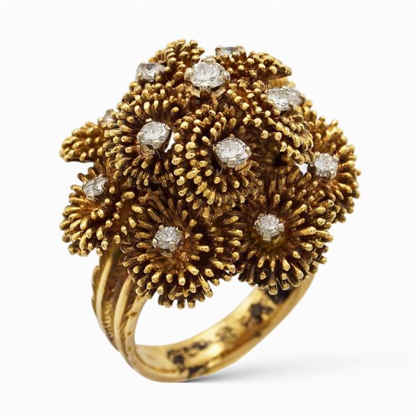Anello a motivo floreale in oro giallo 18kt e diamanti  (bollo francia, anni 50/60)  - Asta GIOIELLI | OROLOGI | FASHION VINTAGE - Colasanti Casa d'Aste