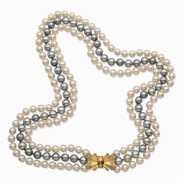 Collana a tre fili di perle coltivate  - Asta GIOIELLI | OROLOGI | FASHION VINTAGE - Colasanti Casa d'Aste