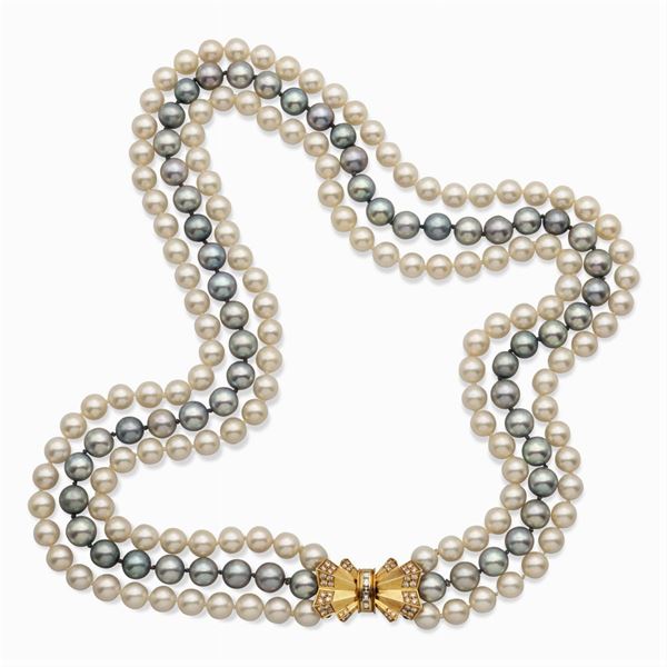 Collana a tre fili di perle coltivate
