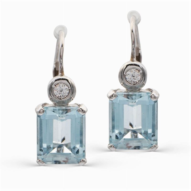 Orecchini a Monachina in Oro Bianco 18kt e Acquamarine