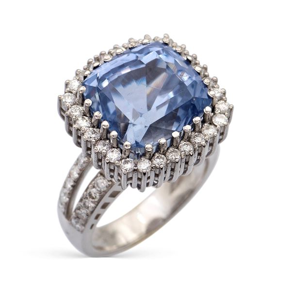 Platinum and natural sapphire 18,84 ct ring