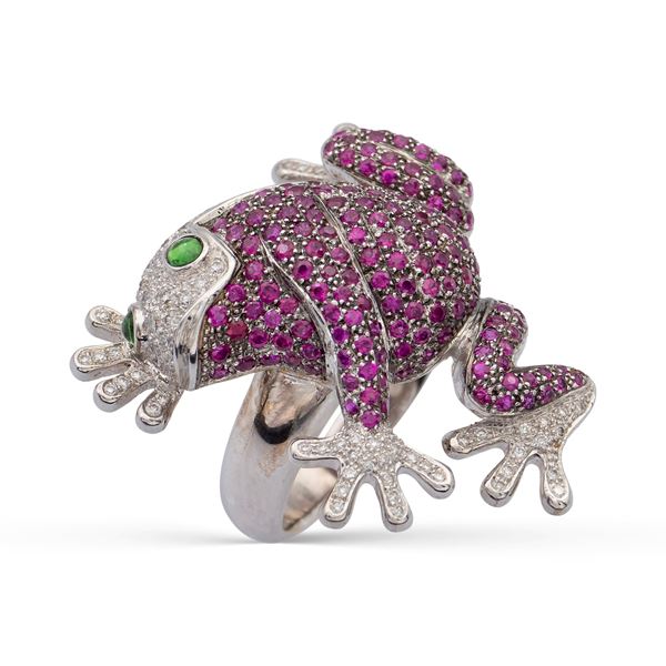 18kt white gold, rubies and diamonds frog ring