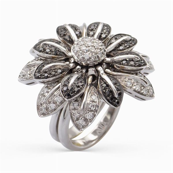 Anello fiore en tremblant in oro bianco 18kt e diamanti