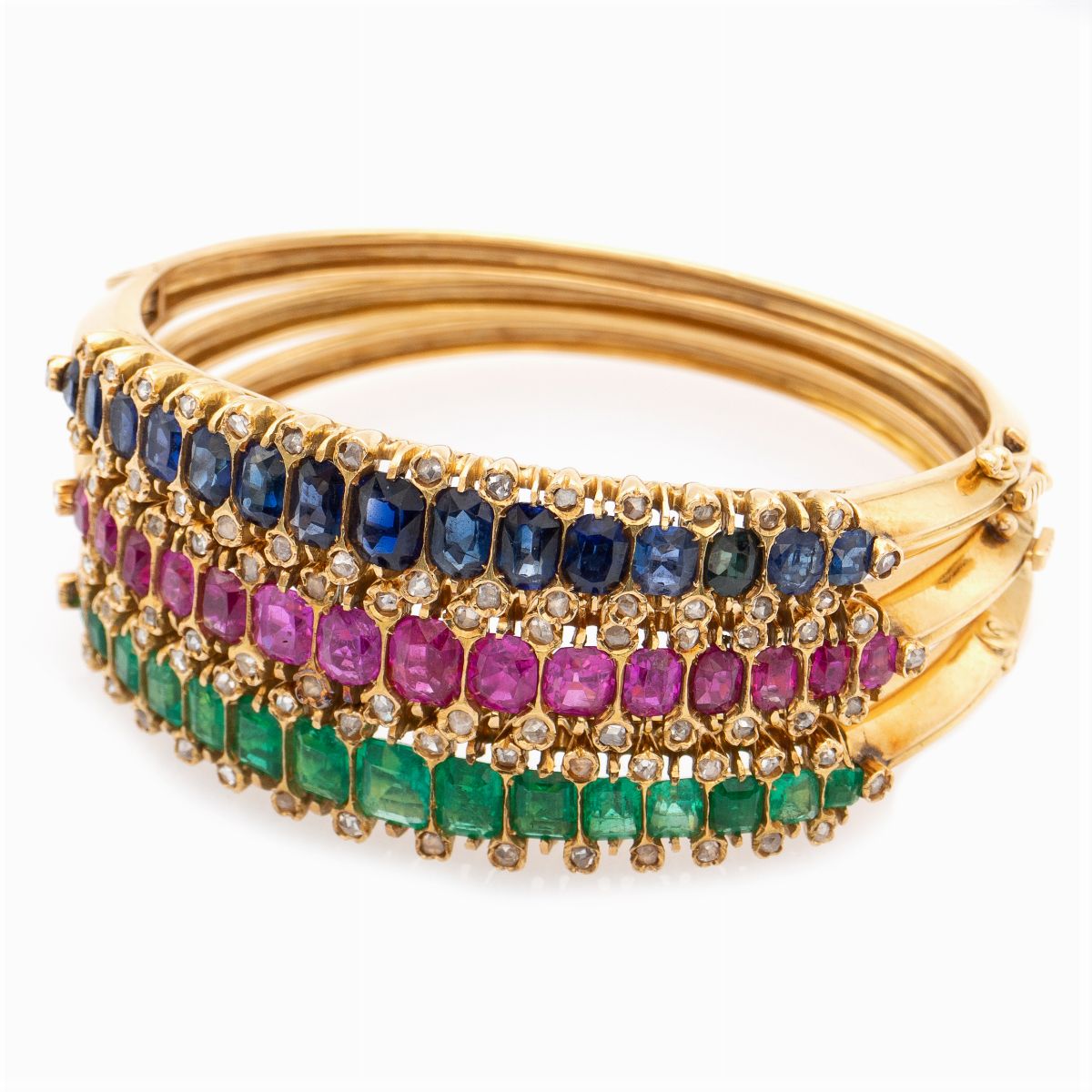 Tre Bracciali a Manetta in Oro Giallo 18kt con Rubini, Zaffiri e Smeraldi