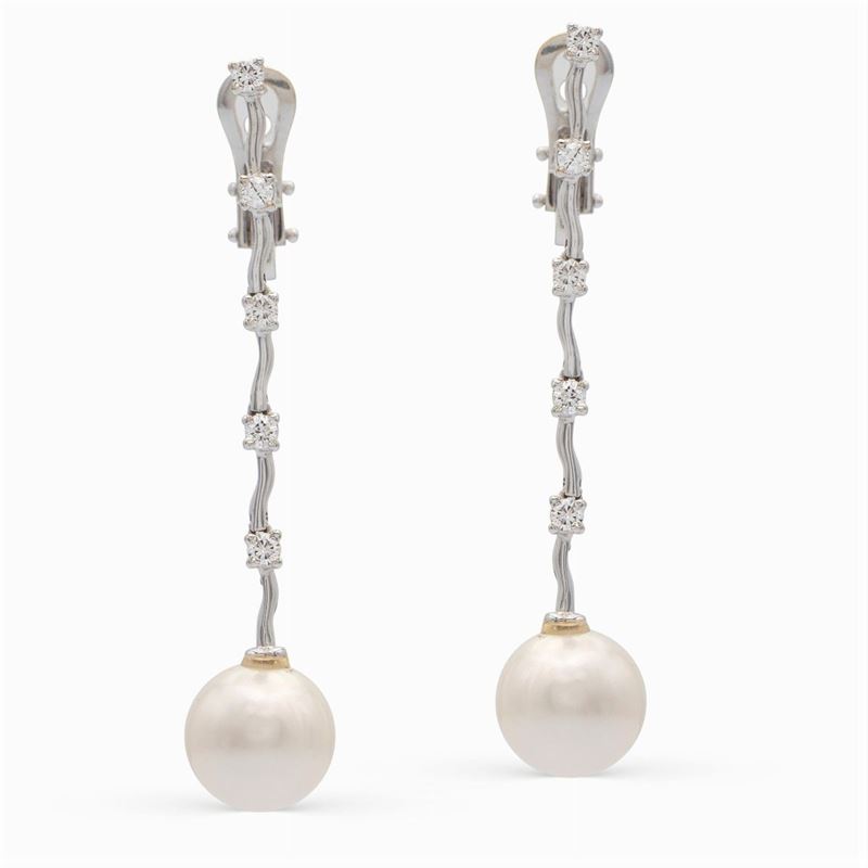 Orecchini Pendenti in Oro Bianco 18kt Diamanti e Perle Coltivate
