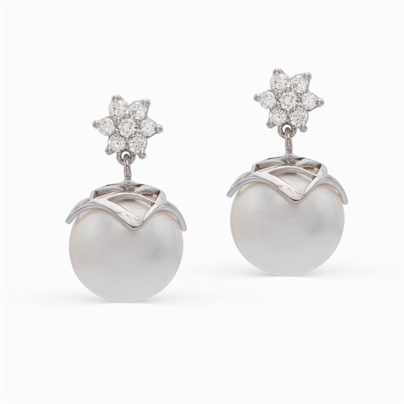 Orecchini Pendenti in Oro Bianco 18kt Diamanti e Perle South Sea