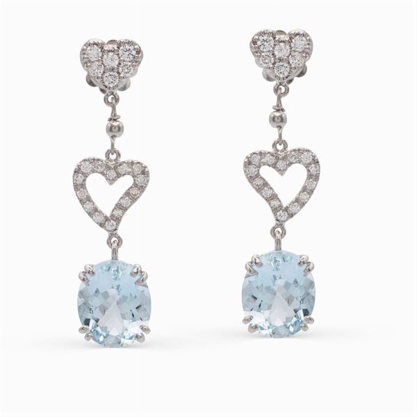 Orecchini pendenti cuori in oro bianco 18kt diamanti e acquamarine