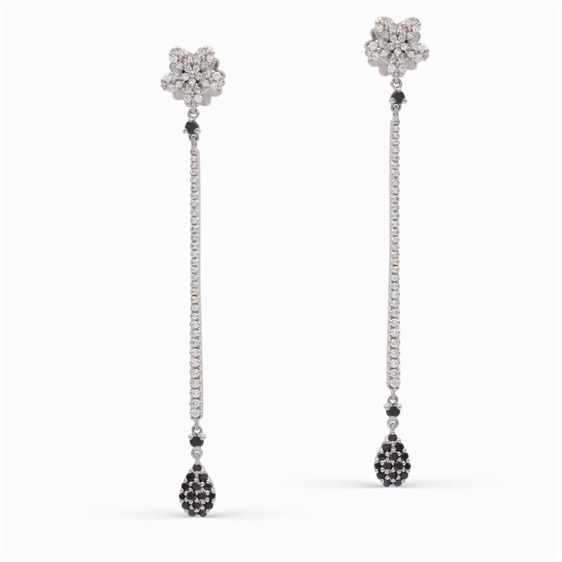 Orecchini Pendenti in Oro Bianco 18kt e Diamanti
