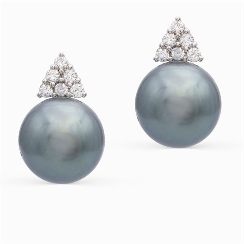 Orecchini a Lobo in Oro Bianco 18kt Perle Tahiti e Diamanti