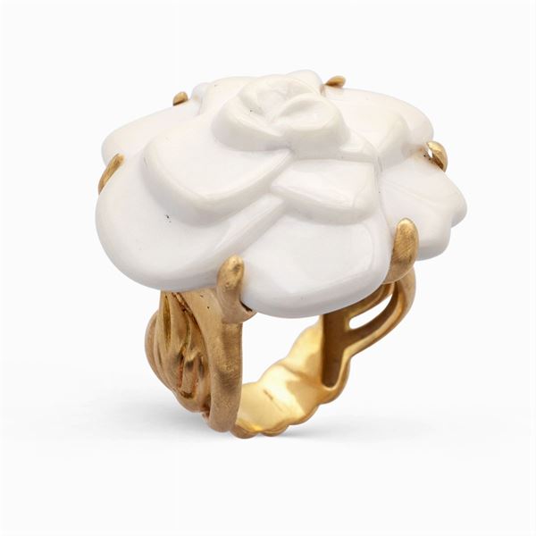 Chanel collezione Camelia, anello vintage