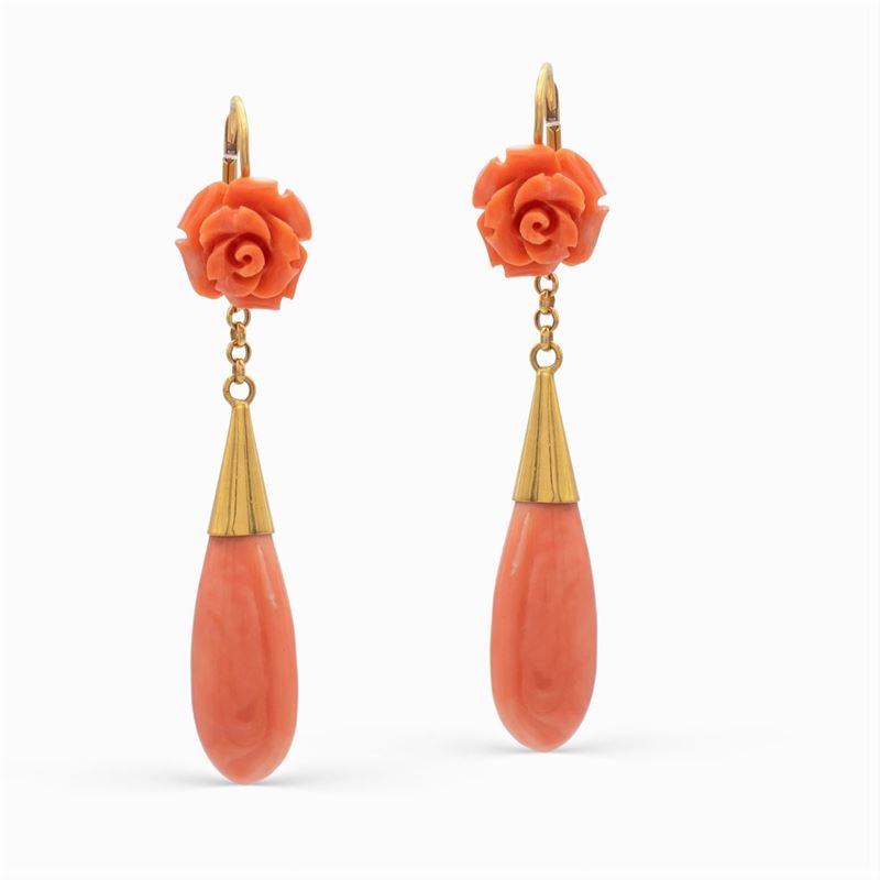 Orecchini a Monachina in Oro Giallo 18kt e Corallo