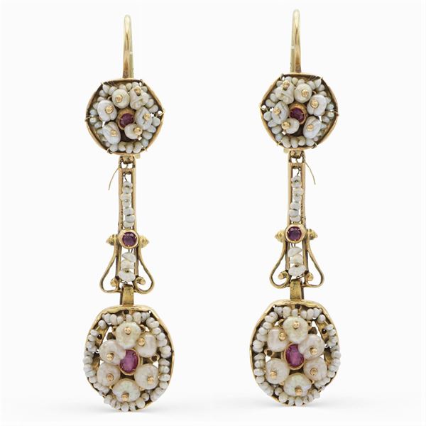 12kt yellow gold, pearls and rubies pendant earrings