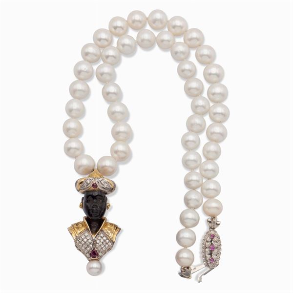 Collana ad un filo di perle coltivate con Moretto pendente