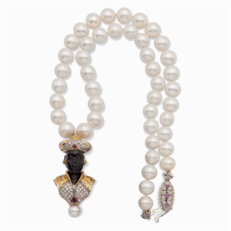 Collana Ad un Filo di Perle Coltivate con Moretto Pendente
