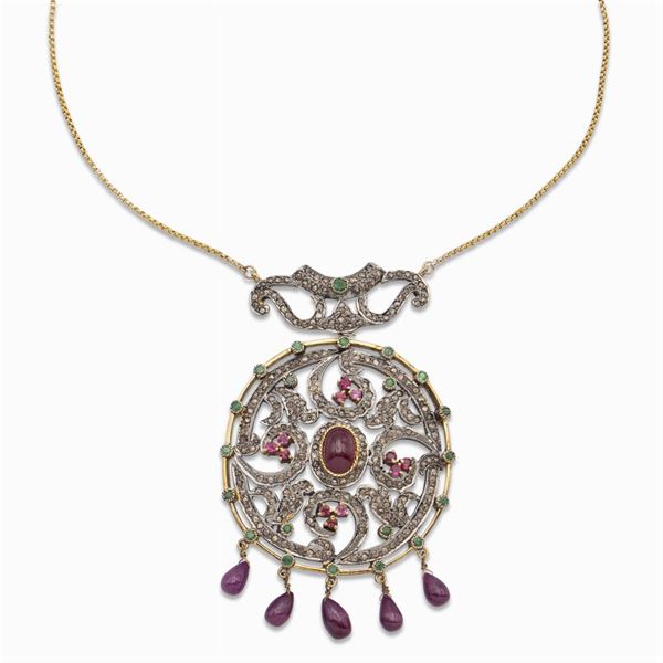 Amuleto pendente in argento e oro giallo