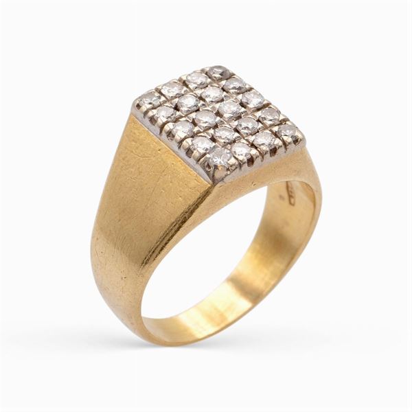 Anello chevalier in oro giallo 18kt e diamanti