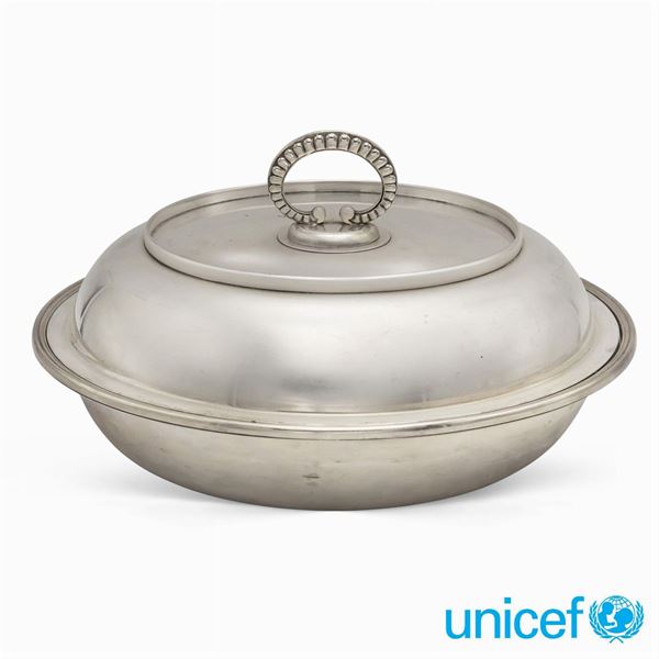 &#9830;Silver vegetable dish