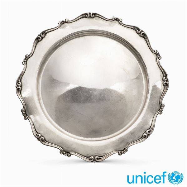 &#9830;Circular silver tray