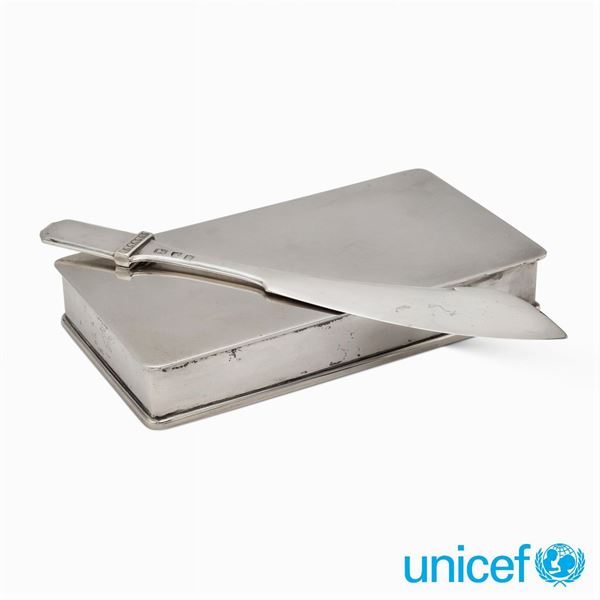 &#9830;Group of silver objects (2)