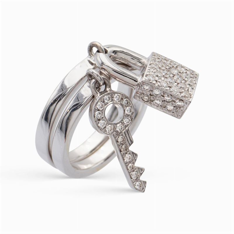 Due Anelli a Fede con Charms in Oro Bianco 18kt e Diamanti